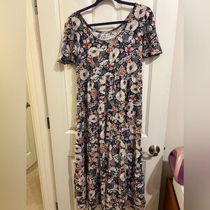 Natural life short sleeve floral maxi dress, size medium.